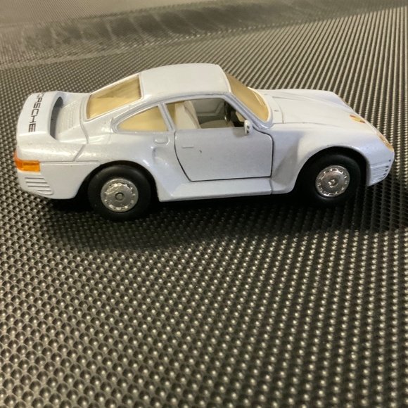 Porsche 959 1/36 Scale Toy Car - Picture 8 of 11